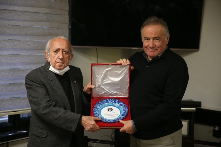 Bahçeşehir Uğur Eğitim Kurumları Başkanı Yücel'e “Turizme Katkı Plaketi” verildi