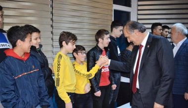 ÖZTÜRK: ÖĞRETMENLERİN YANINDAYIZ