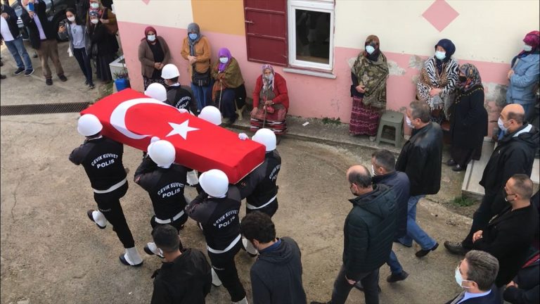 Giresun'da kalp krizi nedeniyle hayatını kaybeden komiser yardımcısı toprağa verildi