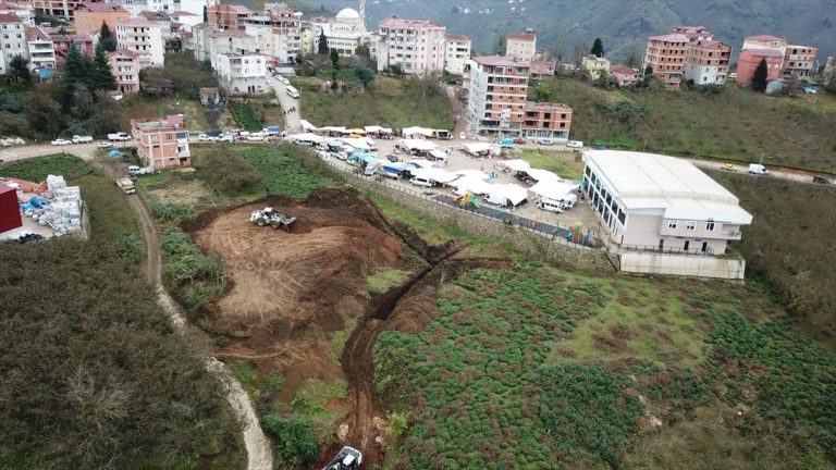 Güce'de gençlik merkezi ve ilçe stadı inşaatı başladı Güce'de gençlik merkezi ve ilçe stadı inşaatı başladı