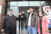 Caddede bulduğu altın kolyeyi sahibine ulaştırdı