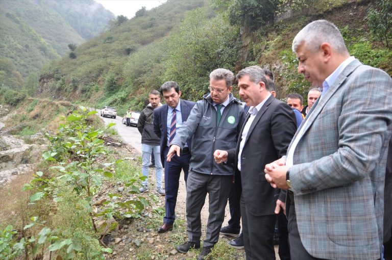 Giresun Valisi Ünlü, selden tahrip olan yollardaki çalışmaları inceledi