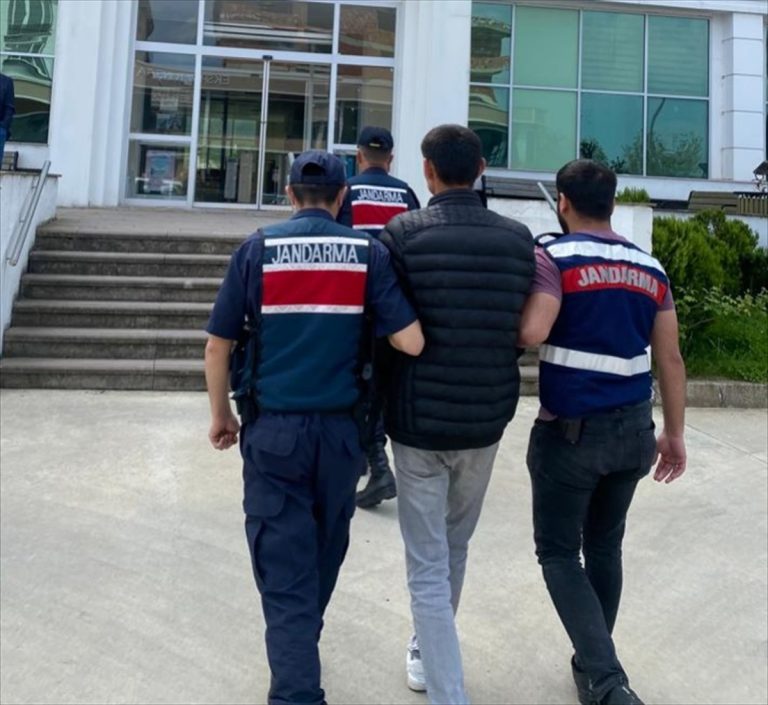 Giresun'da haklarında hapis cezası bulunan 2 kişi yakalandı