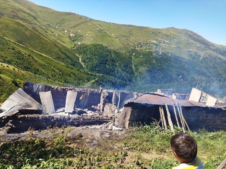 Giresun'da yayla evinde yangın