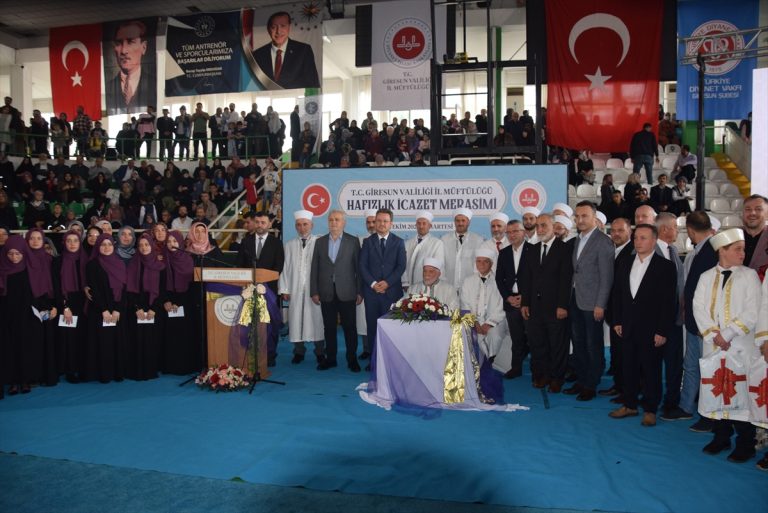 Giresun'da eğitimlerini tamamlayan 229 hafız icazet aldı
