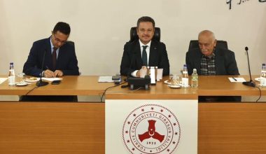 VALİ ÜNLÜ, MUHTARLARLA BULUŞTU