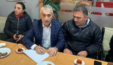 ÇAKIROĞLU’NUN SÜRPRİZ İMZASINA ALKIŞ TUFANI