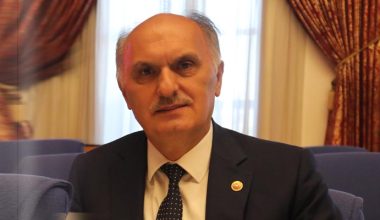 ÖZTÜRK, BAKAN KASAPOĞLU İLE STADI GÖRÜŞTÜ
