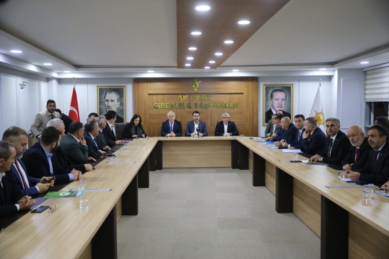 Bakan Murat Kurum, Giresun'da partililer ve vatandaşlarla buluştu