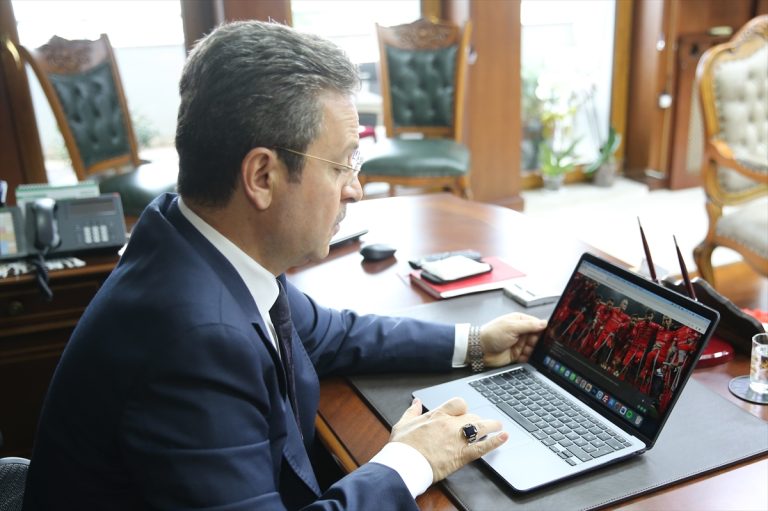 Giresun Valisi Ünlü, AA'nın “Yılın Fotoğrafları” oylamasına katıldı