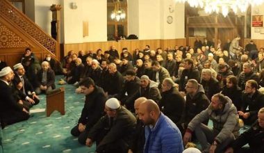 Depremde vefat edenler için camilerde dua edildi