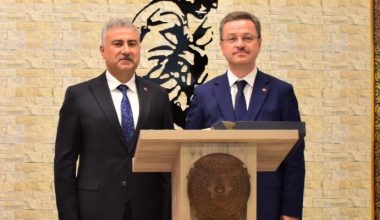 ÜNLÜ VE AKTAŞ YILLAR SONRA BİR ARADA