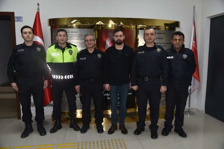 Giresun'da ATM'de unutulan para sahibine teslim edildi
