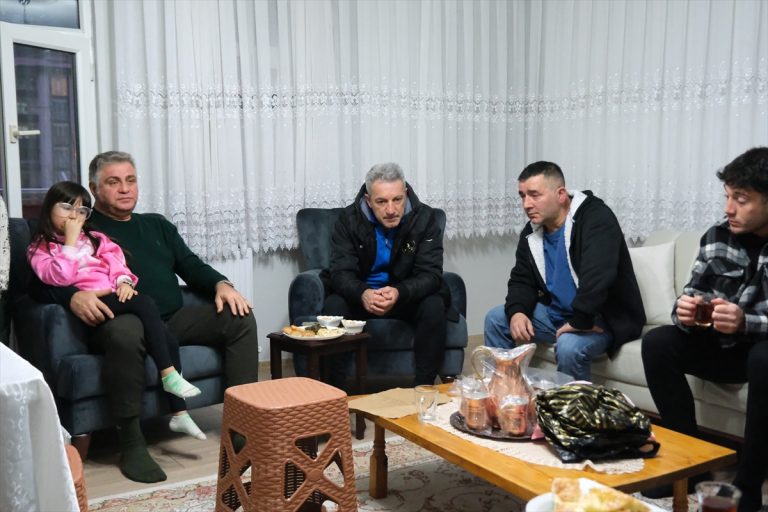 Giresunspor’dan, 6 Şubat depreminde hayatını kaybeden futbolcu Bolat’ın ailesine ziyaret