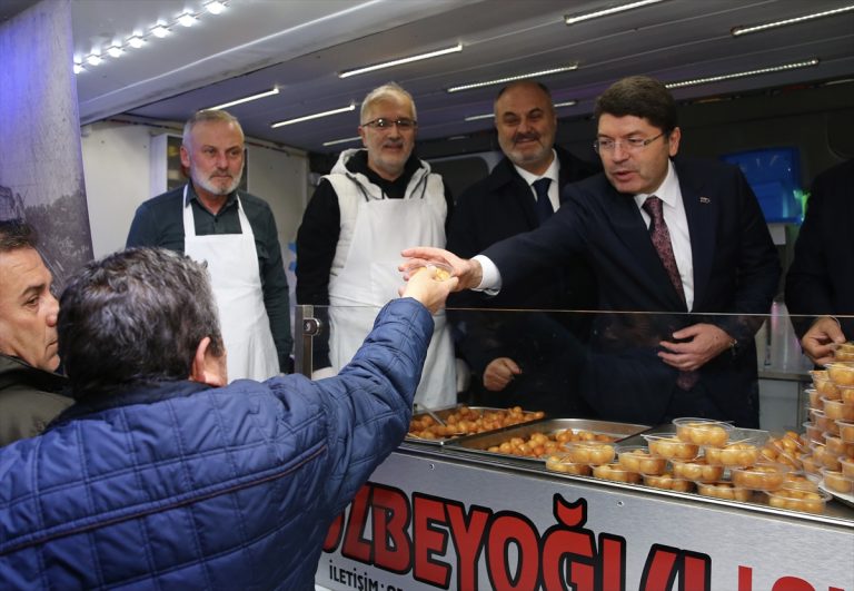Adalet Bakanı Tunç, Giresun'da gençlerle bir araya geldi: