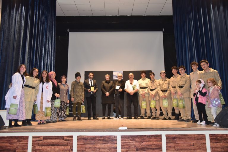 Görele'de “Aynalı Çarşı” adlı tiyatro oyunu sahnelendi