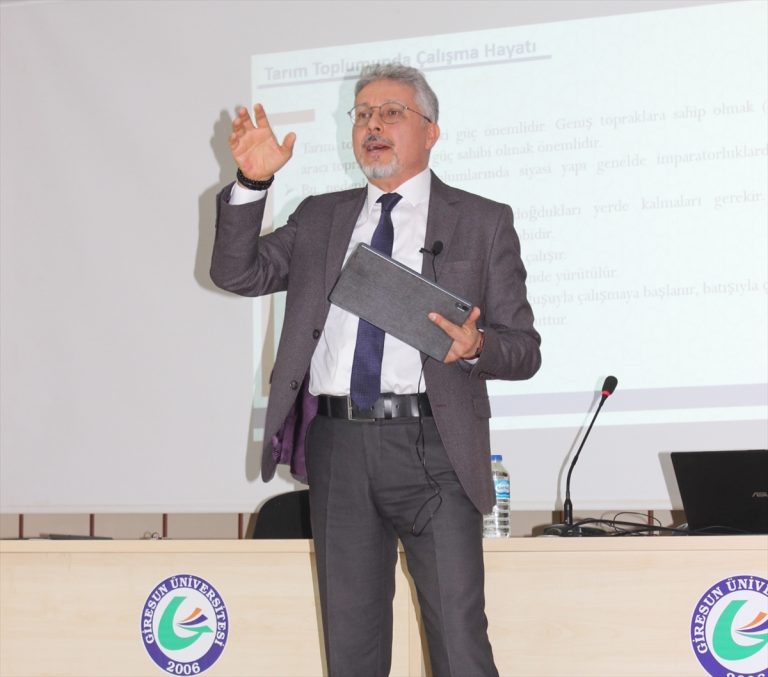 Eynesil'de konferans düzenlendi