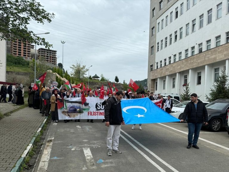 Giresun'da üniversite öğrencileri İsrail'i protesto etti