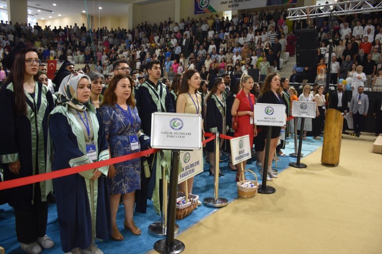 Giresun Üniversitesinde mezuniyet törenleri başladı