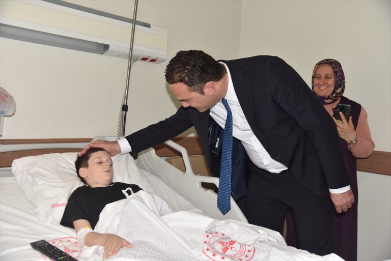 Görele Belediye Başkanı Dede, sünnet olan çocukları ziyaret etti