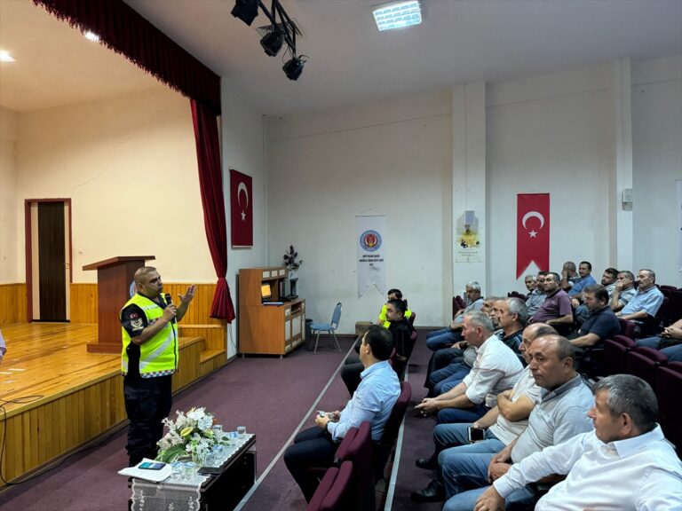 Espiye'de okul servis şoförlerine yönelik toplantı düzenlendi