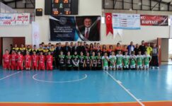 Eynesil'de voleybol turnuvası düzenlendi