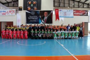 Eynesil'de voleybol turnuvası düzenlendi