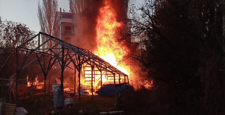 Giresun'da iş yerinde çıkan yangın maddi hasara yol açtı