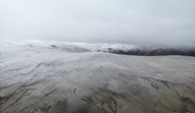 Giresun'un Kümbet Yaylası'na kar yağdı