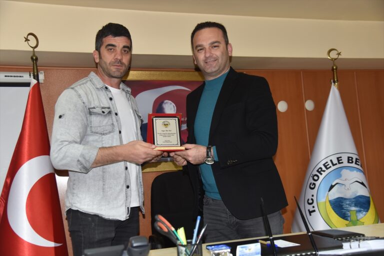 Görele'de itfaiye erine plaket verildi