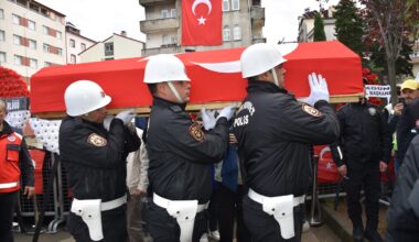 İstanbul'da trafik kazasına müdahale ederken şehit olan polis toprağa verildi