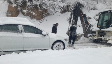 Karadeniz'de üç ilde kar nedeniyle mahsur kalan 12 kişi kurtarıldı