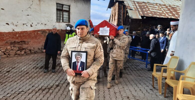 Giresun'da Kıbrıs gazisi Akkurt son yolculuğuna uğurlandı