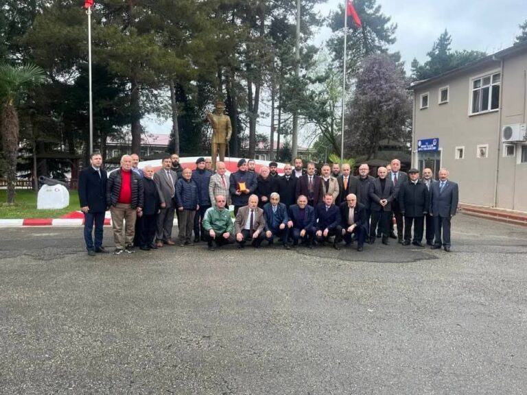 SİVİL TOPLUM ÖRGÜTLERİNDEN ÖZER’E PLAKET