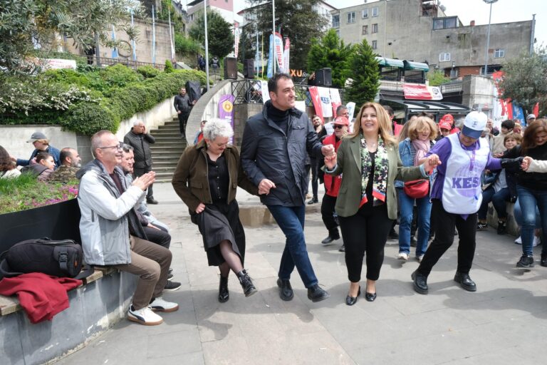 KÖSE İŞÇİLERLE KARŞILAMA OYNADI