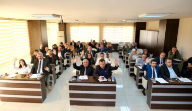 ÖZEL’E YAPILAN SALDIRIYA MECLİSTE KINAMA