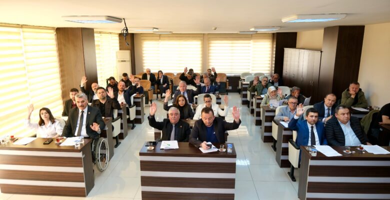ÖZEL’E YAPILAN SALDIRIYA MECLİSTE KINAMA
