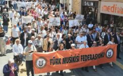 EKİPLER AKŞAM DA “MÜZİK ŞÖLENİ” SUNDULAR