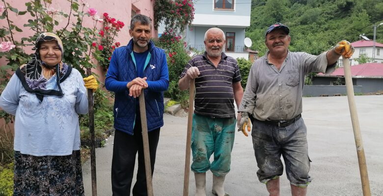 AHMET ÖNER TOSUN’DAN MUHTAR CANTÜRK VE KÖY SAKİNLERİNE TEBRİK