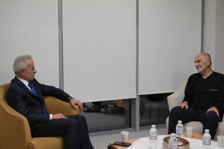 BAKAN URALOĞLU’NDAN, ÖZTÜRK’E GEÇMİŞ OLSUN ZİYARETİ