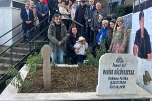 GAZETECİ KÜÇÜKBAYRAK’A, ANMA TÖRENİ