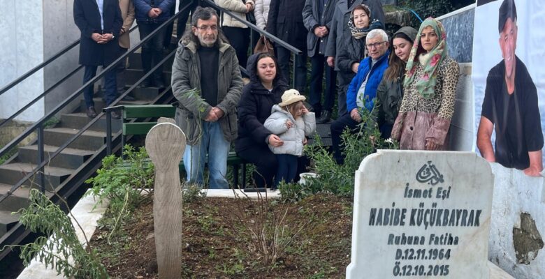 GAZETECİ KÜÇÜKBAYRAK’A, ANMA TÖRENİ