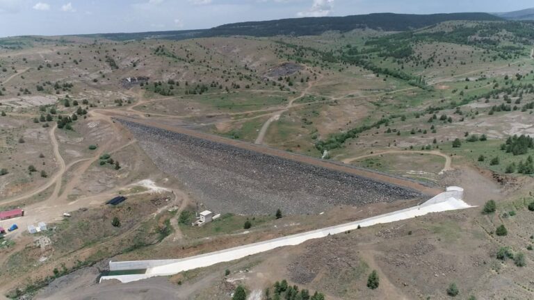 Haşhaş Göleti ve Alucra Yolları Yatırımı Bekliyor
