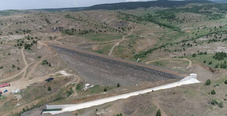 Haşhaş Göleti ve Alucra Yolları Yatırımı Bekliyor Haşhaş Göleti ve Alucra Yolları Yatırımı Bekliyor