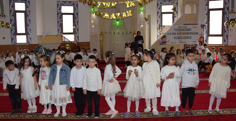 MİNİK ÖĞRENCİLERİN RAMAZAN ETKİNLİĞİ GÖZ KAMAŞTIRDI