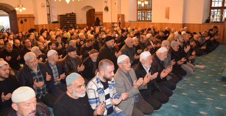 DEPREM ŞEHİTLERİ UNUTULMADI