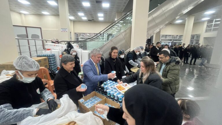 İLK İFTARLAR HAYIRSEVER ÖNER HEKİM’DEN