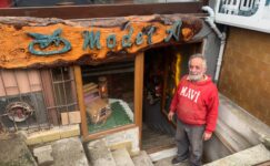 ALİ AKIN AĞACI SANATA DÖNÜŞTÜRÜYOR DÜNYA HAYRAN KALIYOR