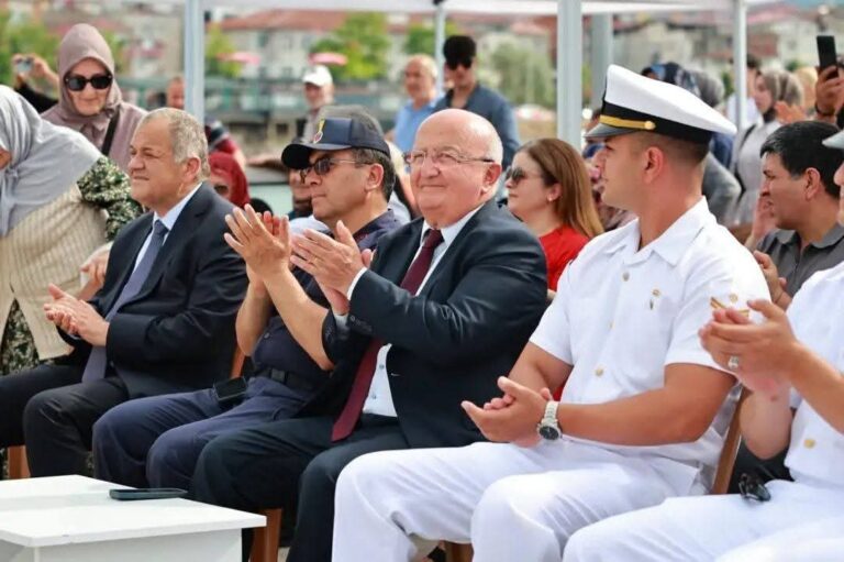 REŞAT NURİ ÖZDEMİR ÖĞRENCİLERİ KUTLADI