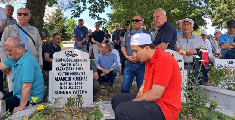 ALAADDİN KORKMAZ ‘IN ESPİYE’DEKİ MEZARINA 5 OTOBÜSLE GELDİLER